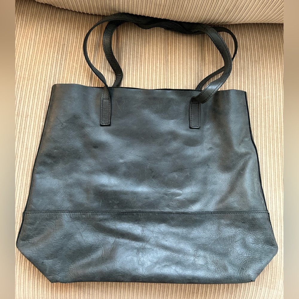 Able genuine leather Mamuye Classic Tote.